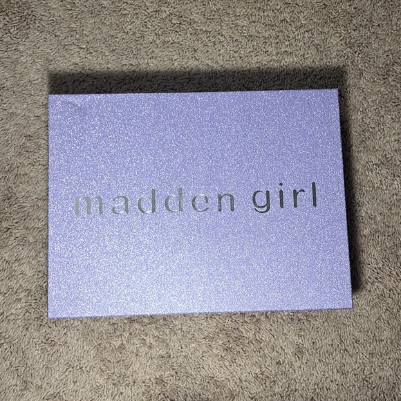 MADDEN GIRL 3 - PIECE CROSSBODY SET, new with tags! - Picture 3 of 5